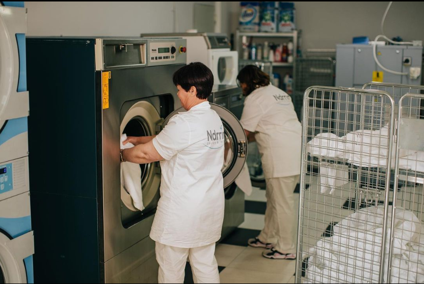 Ofrojme vesde pune si punetore lavanderie dhe punetore pastrimi